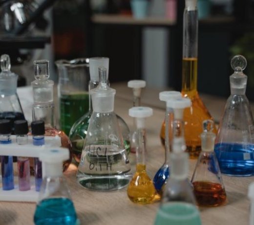 Odczynniki chemiczne – czym są i do czego służą?