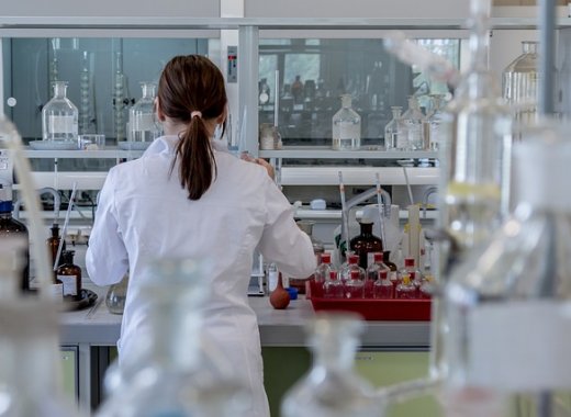 Jak wygląda praca w laboratorium badawczym? Wyjaśniamy!