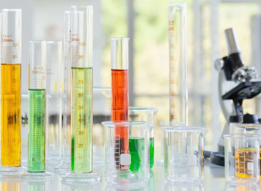 Jak wybrać odpowiedni odczynnik wzorcowy? Praktyczny przewodnik dla laboratoriów kontrolnych i badawczych